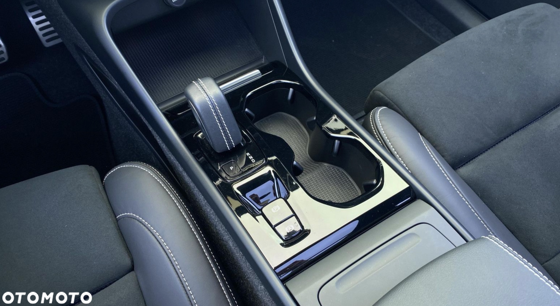 Volvo XC 40 T3 R-Design - 32