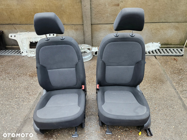 Fotele przednie SKODA YETI 09-13