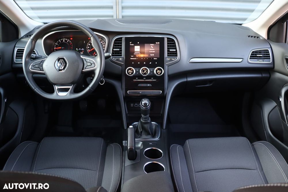 Renault Megane TCe 140 GPF LIMITED - 6