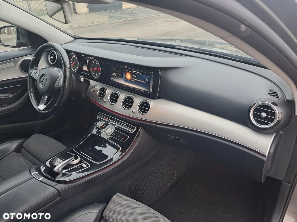 Mercedes-Benz Klasa E 200 9G-TRONIC - 23