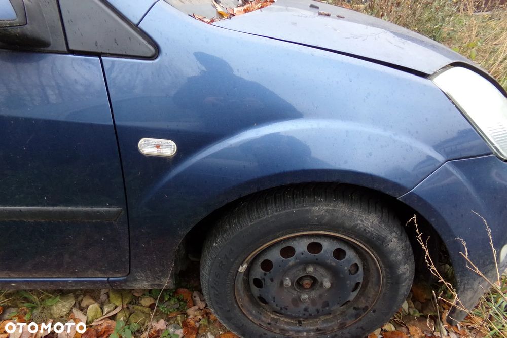 Błotnik prawy przód Ford Fiesta MK6 lak. 44 - 1