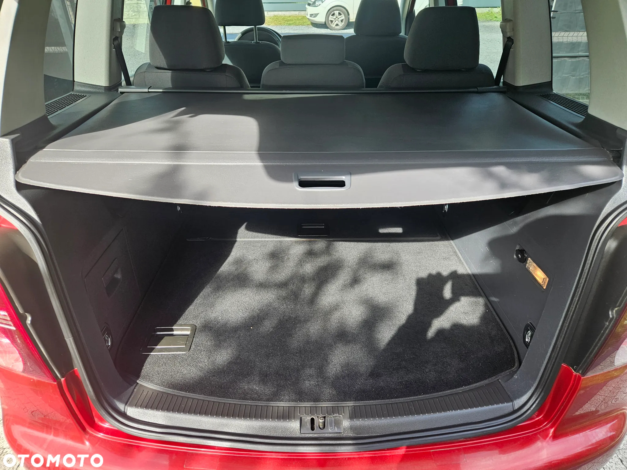 Volkswagen Touran 2.0 TDI DPF BlueMotion Technology Comfortline - 11