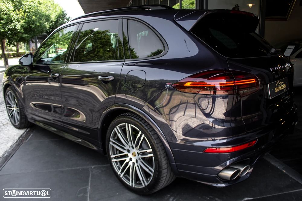Porsche Cayenne S E-Hybrid - 3