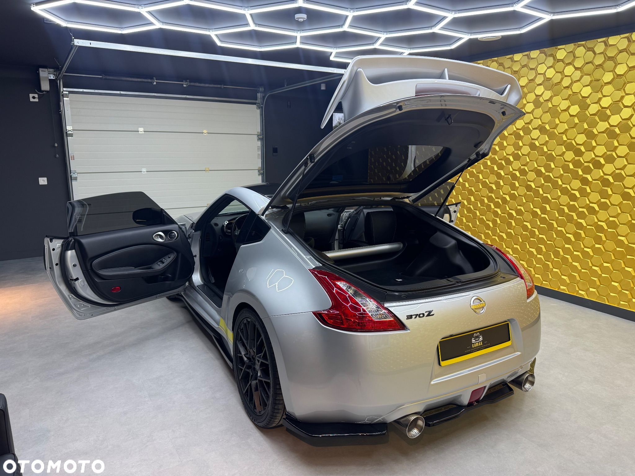 Nissan 370 Z - 32