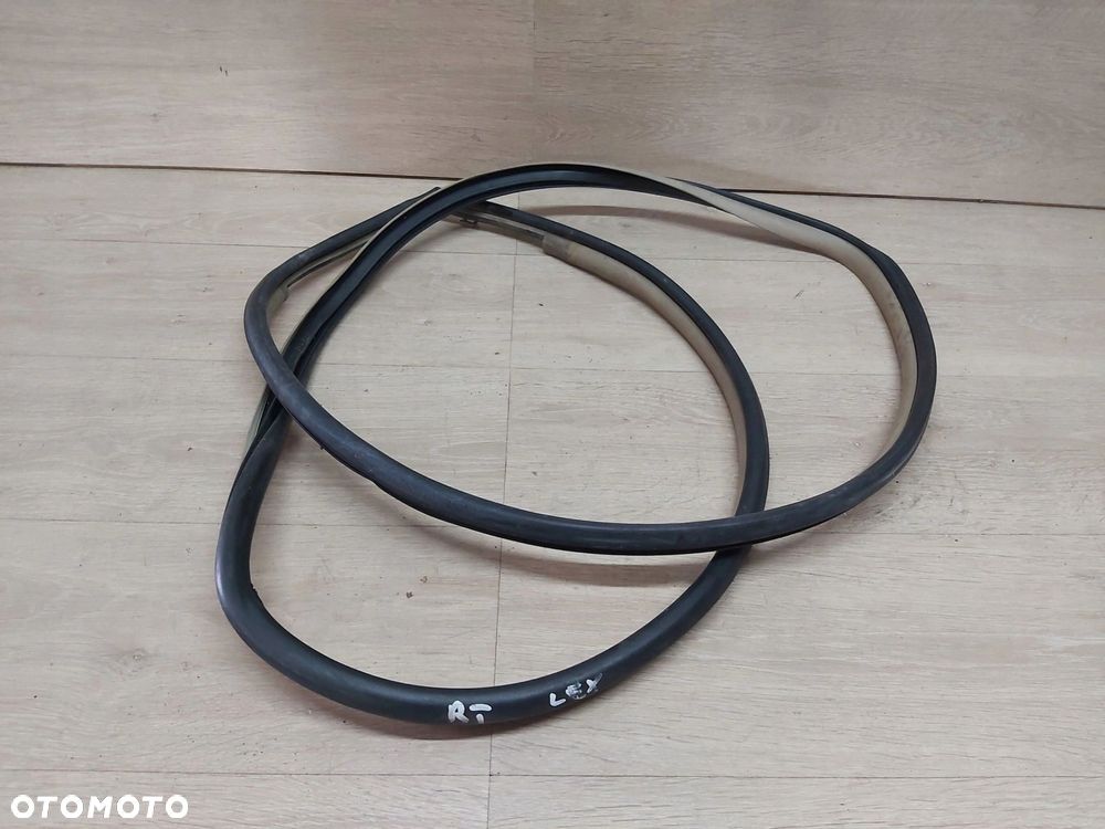 LEXUS RX II 300 350 400h uszczelka karoseryjna drzwi prawy tył - 1