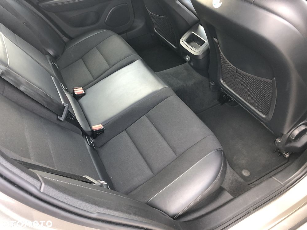 Volvo V60 B4 D Momentum Pro - 34