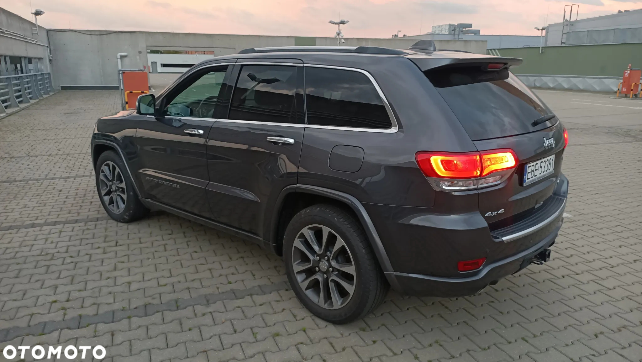 Jeep Grand Cherokee ver-3-6-v6-overland - 8