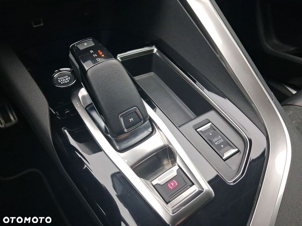 Peugeot 3008 1.2 PureTech Road Trip S&S EAT8 - 19