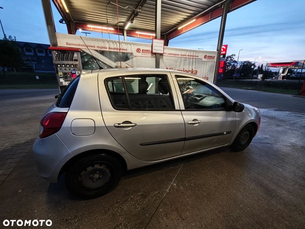 Renault Clio 1.2 16V 75 Dynamique - 21