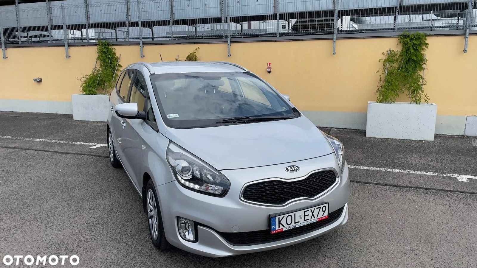 Kia Carens 1.6 GDI L - 1