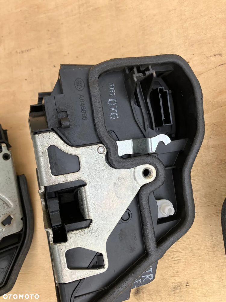 Zamek drzwi BMW E60 E61 E90 E91 E70 E92 E92 F01 F10 Lewy Prawy Przód Tył 7167071 7167074 7167075 7167076 - 6