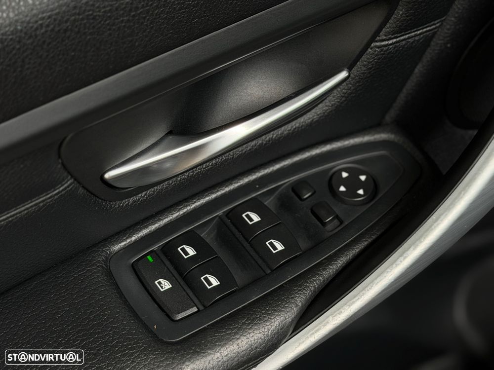 BMW 320 d Auto Pack M - 19