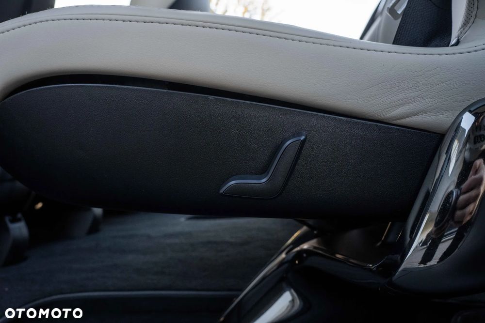 Tesla Model X Plaid - 25
