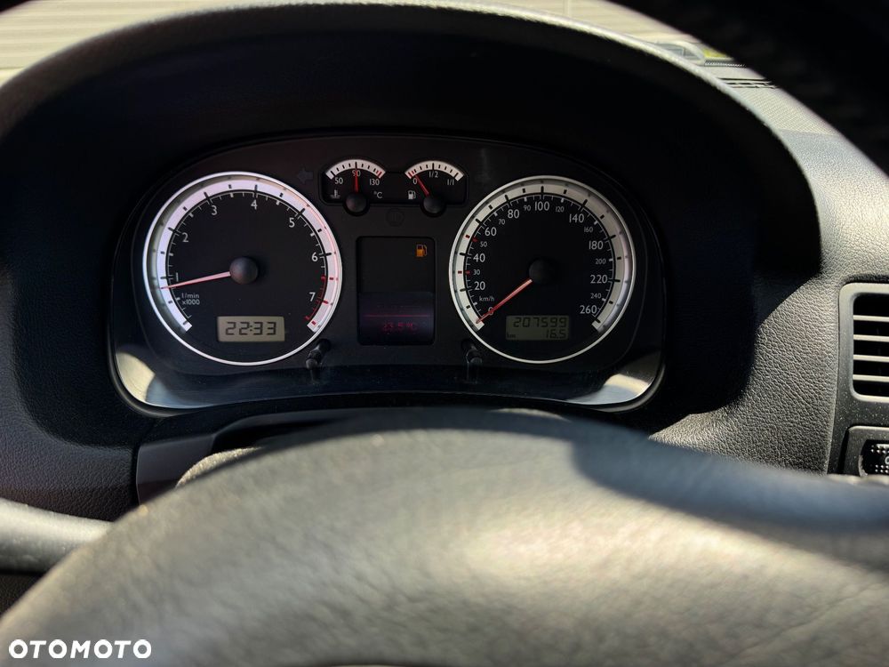 Volkswagen Bora Variant 1.6 Comfortline - 24