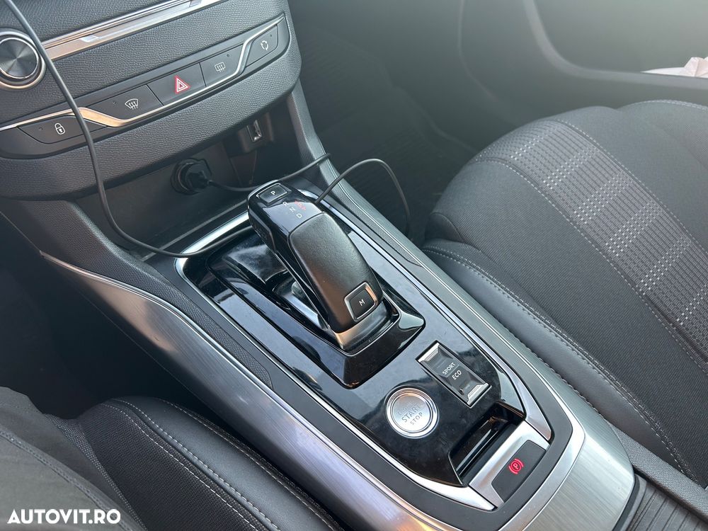 Peugeot 308 1.2 L PureTech Turbo S&S Allure Aut. - 10