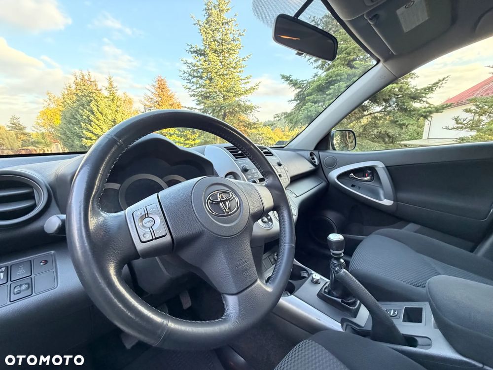 Toyota RAV4 2.2 D-4D Premium - 17