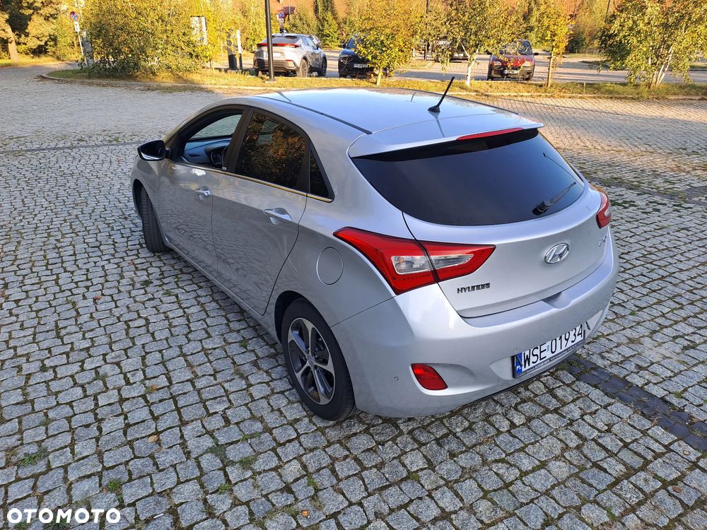 Hyundai i30 1.6 D Premium - 14