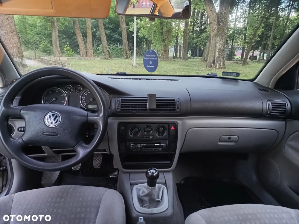 Volkswagen Passat 1.9 TDI Comfortline - 11