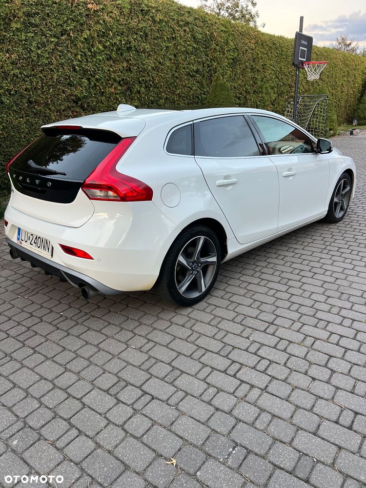 Volvo V40 D2 R-Design - 22