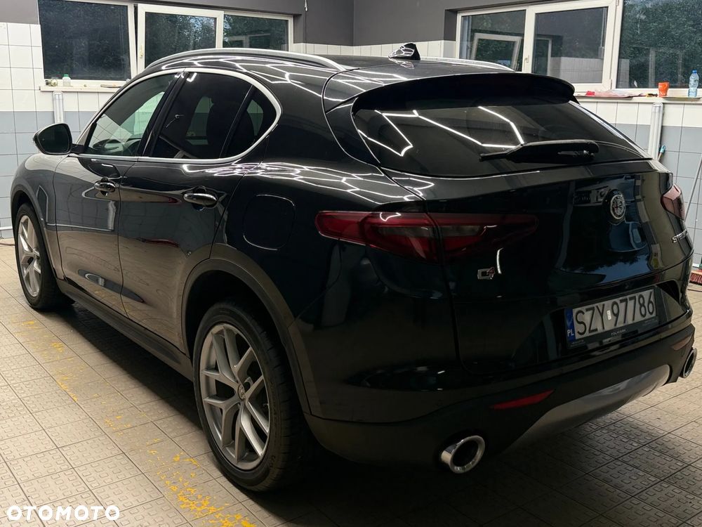 Alfa Romeo Stelvio - 8