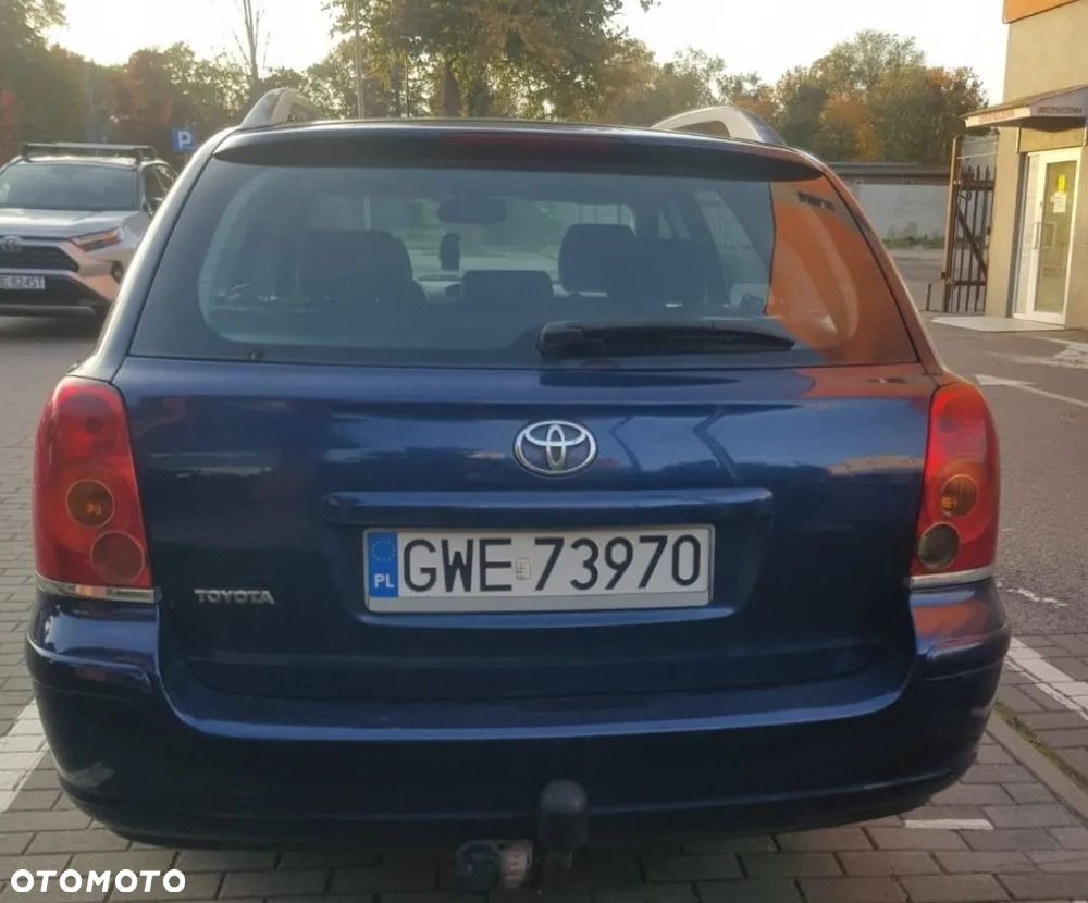 Toyota Avensis - 4