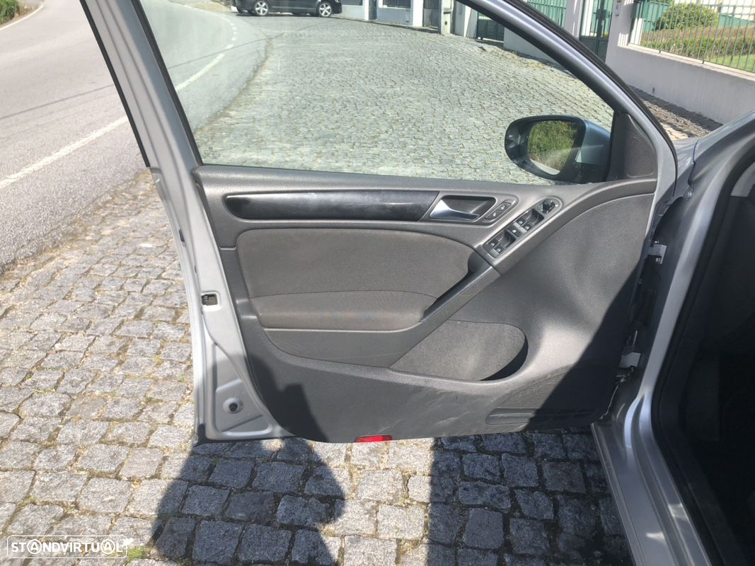 VW Golf 1.6 TDi Confortline DSG - 2