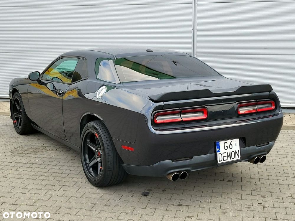 Dodge Challenger - 13