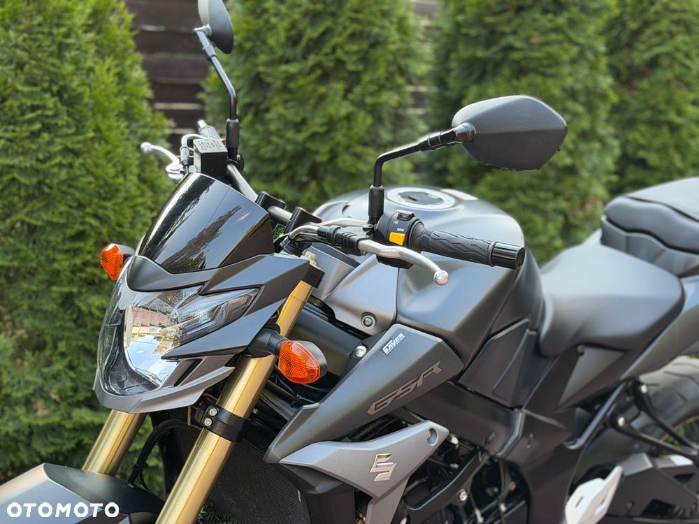 Suzuki GSR - 18