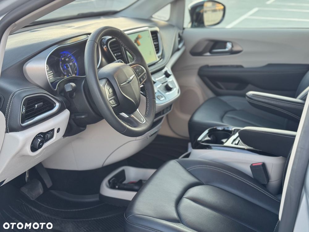 Chrysler Pacifica - 16