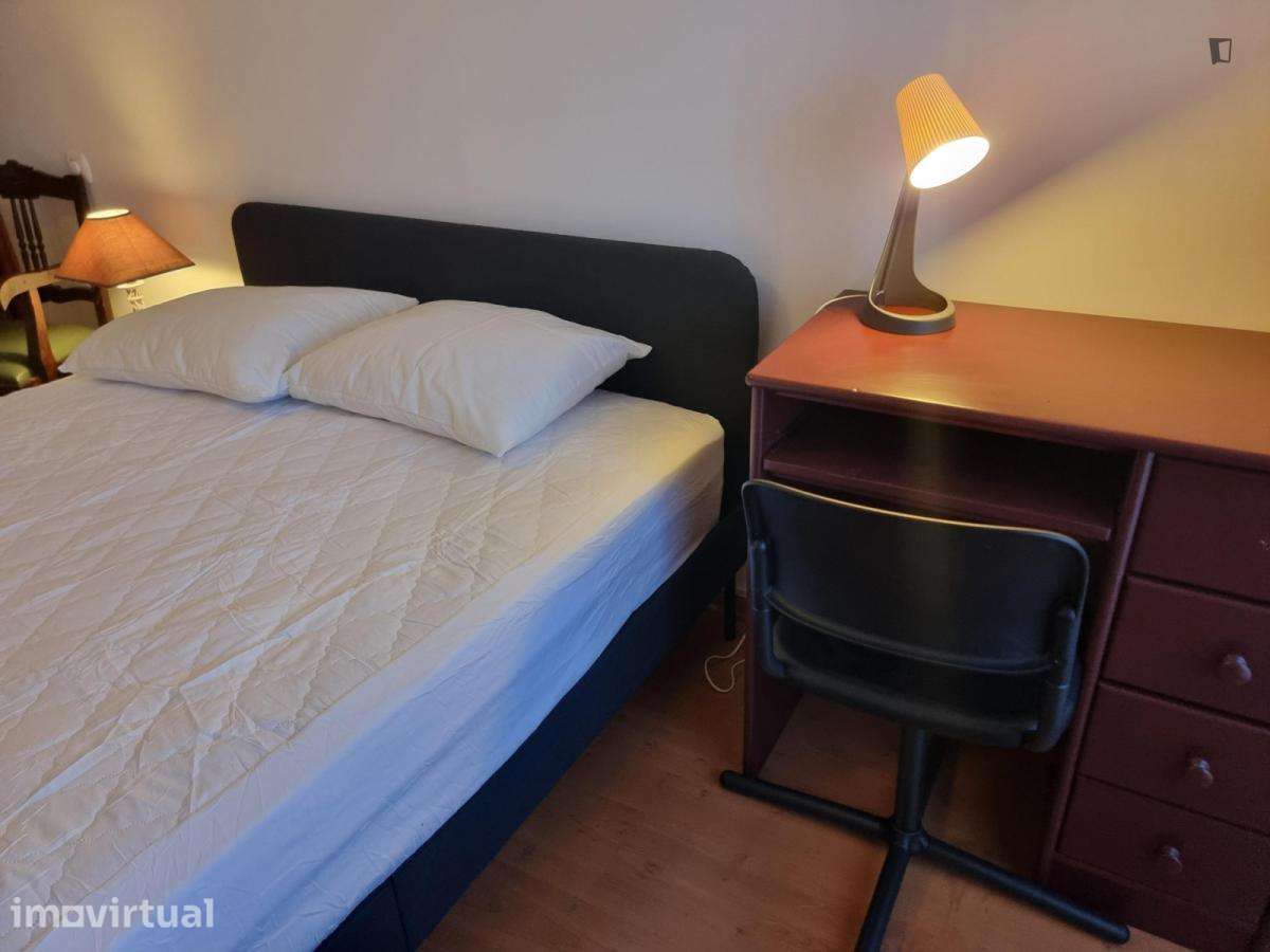 Quarto - localizado em Setubal - Grande imagem: 4/12