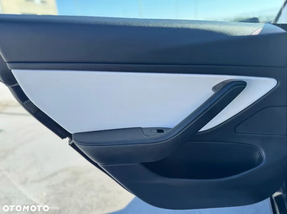 Tesla Model 3 Langstreckenbatterie Allradantrieb Dual Motor Performance - 37