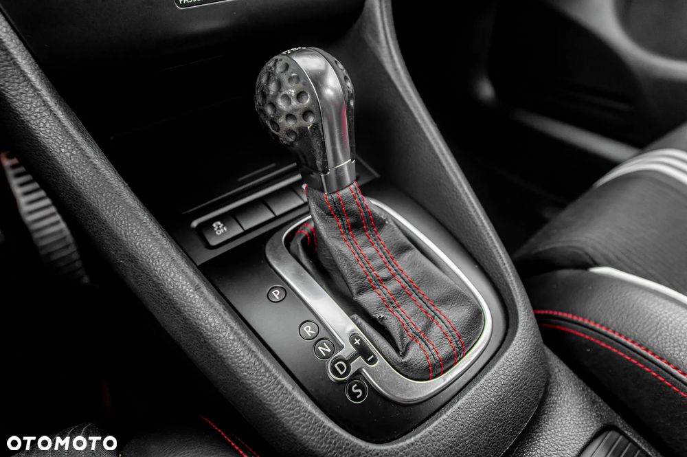 Volkswagen Golf 2.0 GTI DSG adidas - 33