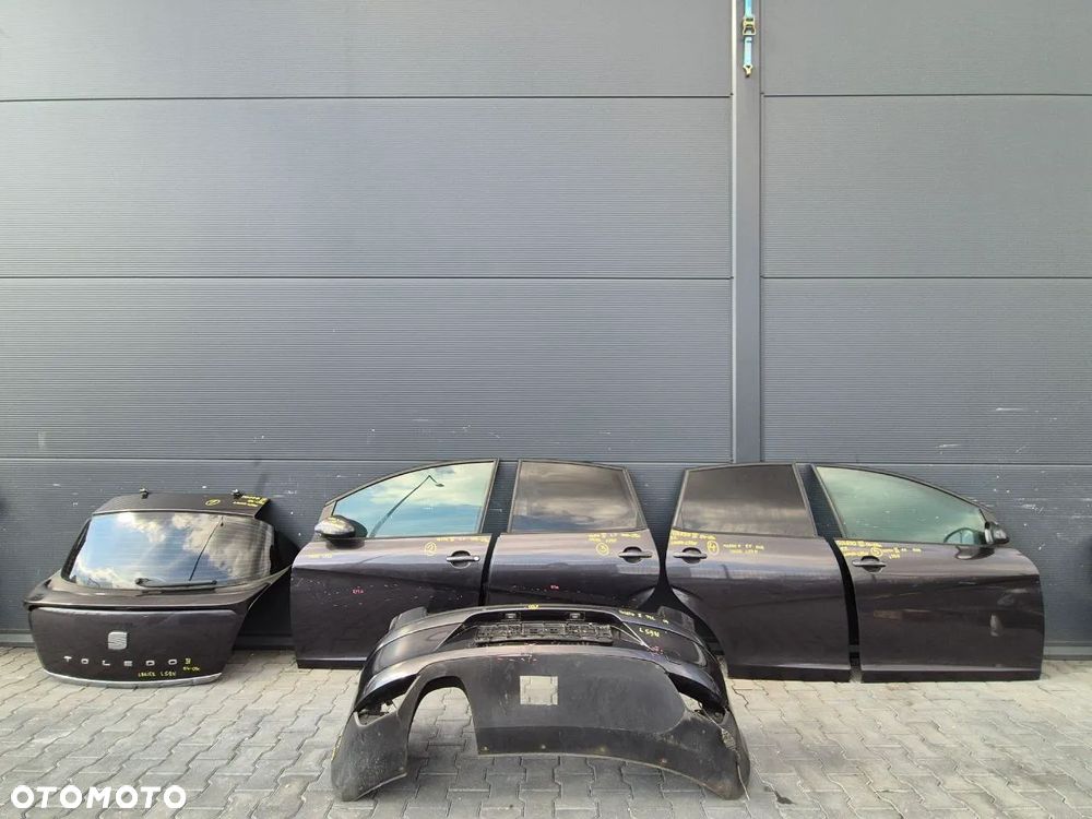 SEAT TOLEDO III DRZWI / KLAPA BAGAŻNIKA / ZDERZAK (CZARNY L59N ) - 1