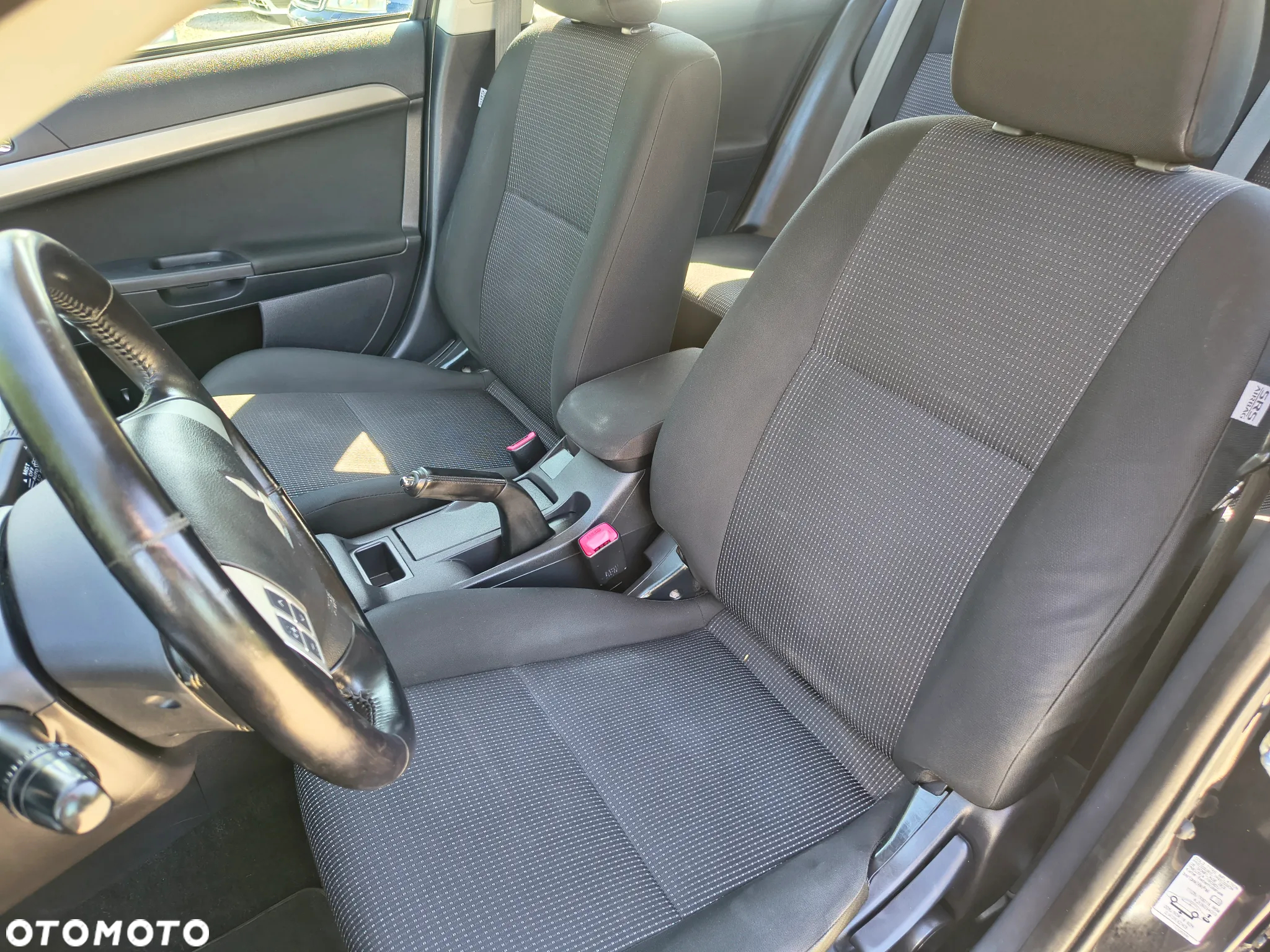 Mitsubishi Lancer 1.5 Invite - 19