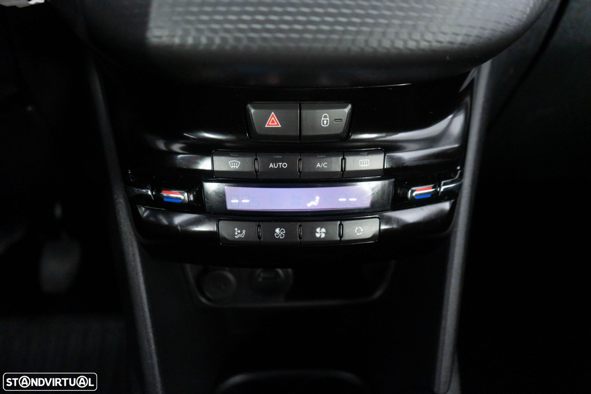 Peugeot 208 1.2 PureTech Style - 22