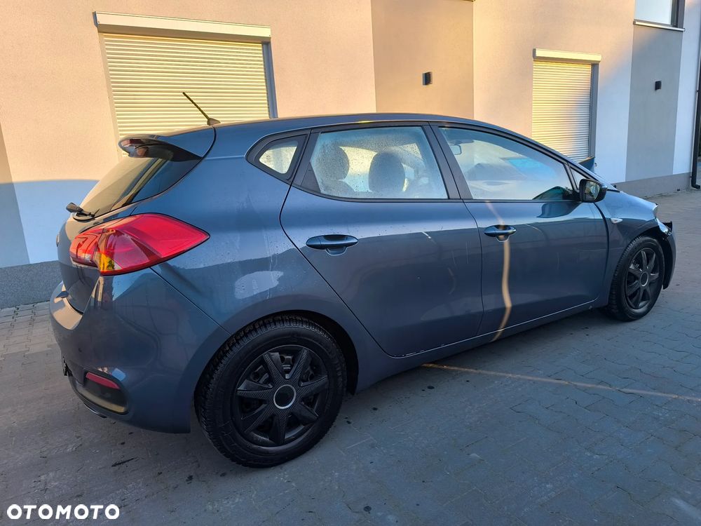 Kia Ceed 1.4 CVVT Dream-Team Edition - 4