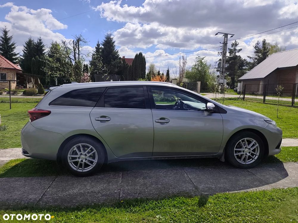 Toyota Auris 1.6 Premium Comfort - 3