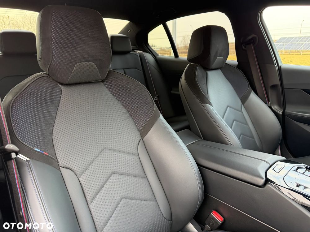 BMW Seria 5 ver-520d-xdrive-mhev-m-sport - 31