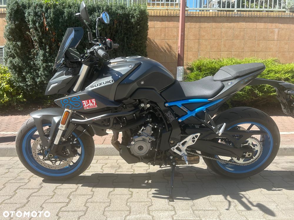 Suzuki GSX - 3