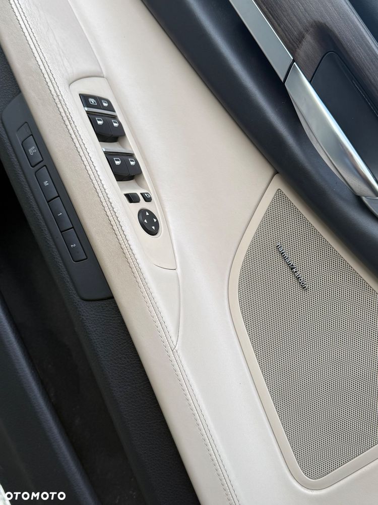 BMW Seria 7 750i xDrive - 19