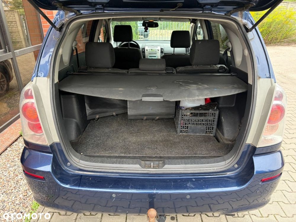 Toyota Corolla Verso 2.2 D-4D Executive - 22