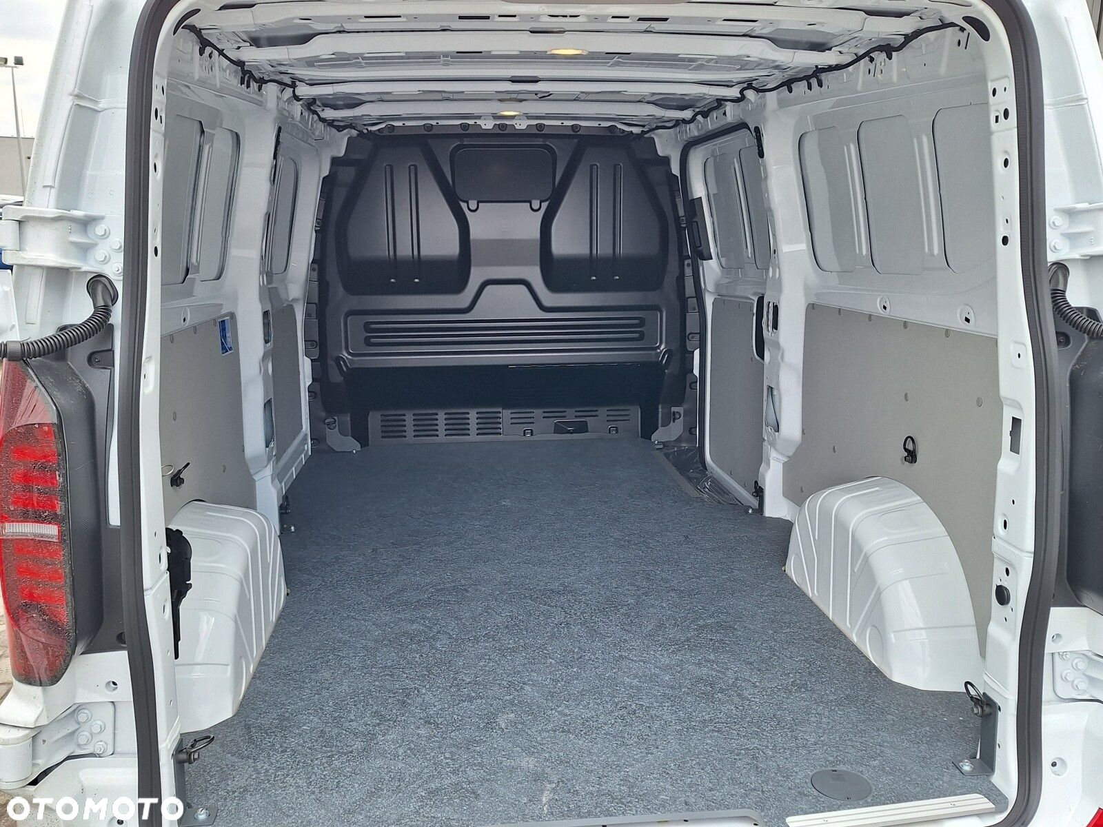 Volkswagen Transporter Furgon, 2,0TDI 150KM, 6-bieg.manualna, r.o :3500 mm - 24