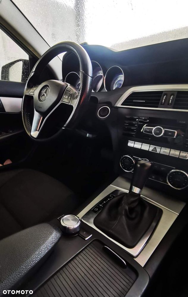 Mercedes-Benz Klasa C 250 CGI BlueEff - 9