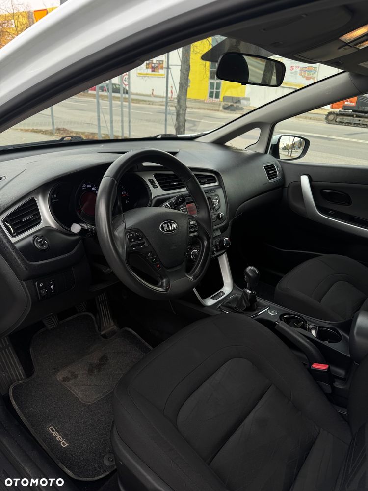 Kia Ceed - 11
