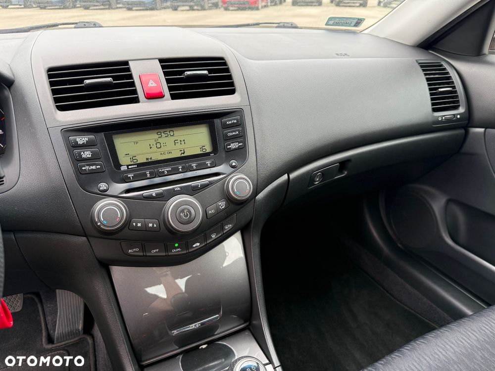 Honda Accord 2.0 Comfort - 33