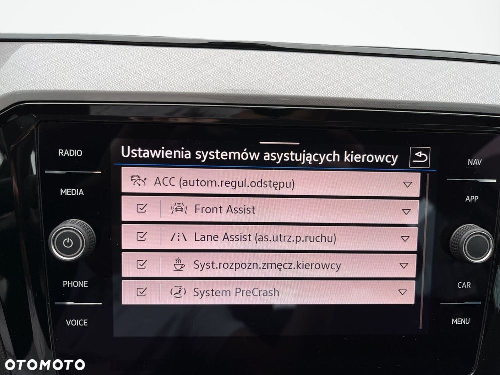 Volkswagen Passat - 34
