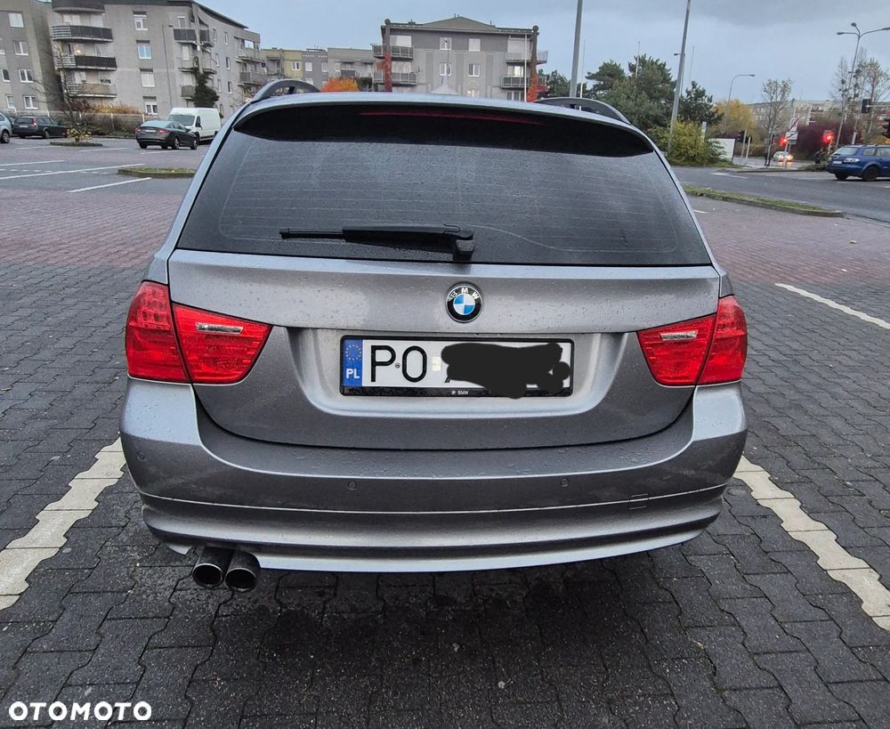 BMW Seria 3 325i xDrive Touring - 7