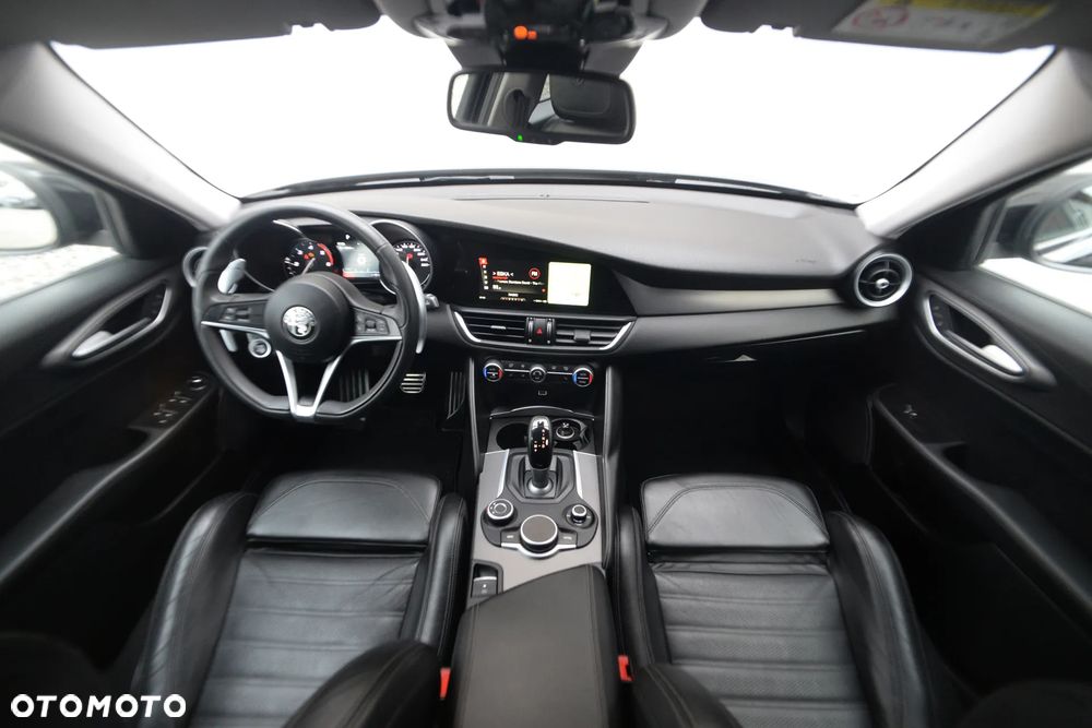 Alfa Romeo Giulia - 6