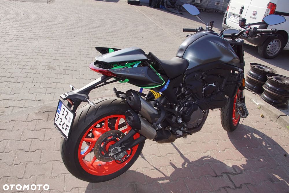 Motocykl na części - Ducati Monster 937 Plus 937 cm3 111 KM 937W4N 2021R Silnik Skrzynia Lampa Osłona Lusterko Błotnik Owiewka Siedzenie Łańcuch Wahacz Laga Sterownik Moduł Czujnik Licznik Manetka - 3