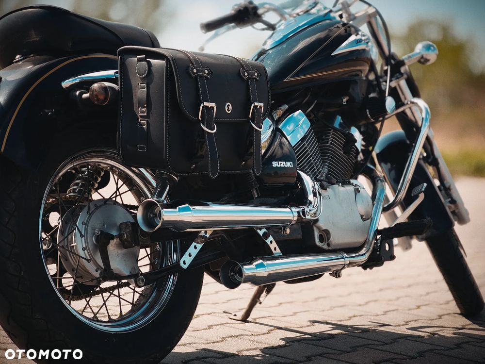 Suzuki Intruder - 1